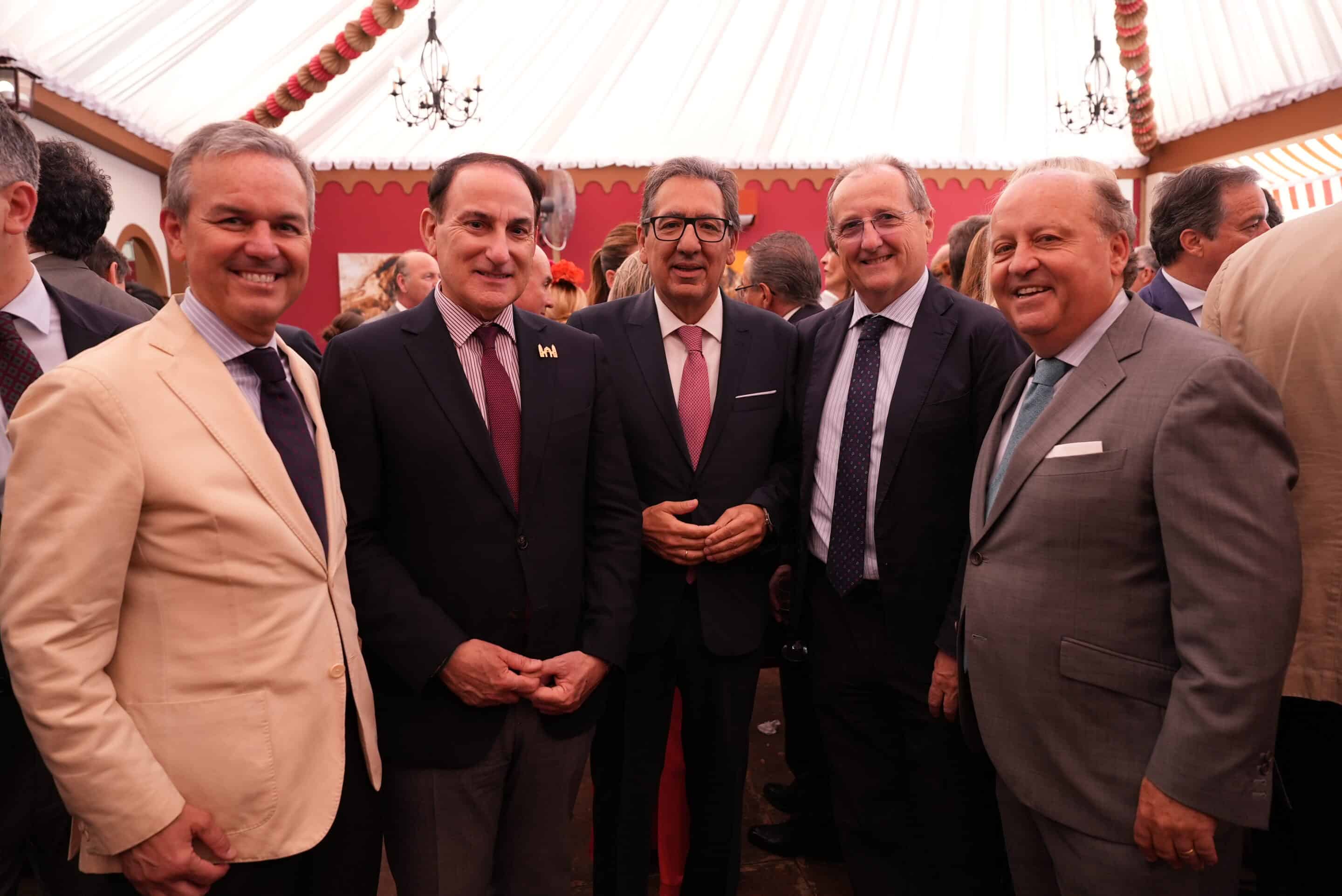 Recepción institucional de la Fundación Cajasol en la Feria con Antonio Pulido