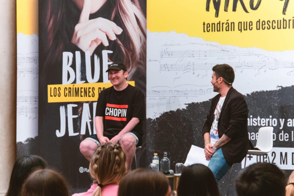 Blue Jeans presenta su novela «Los Crímenes de Chopin» en Fundación Cajasol