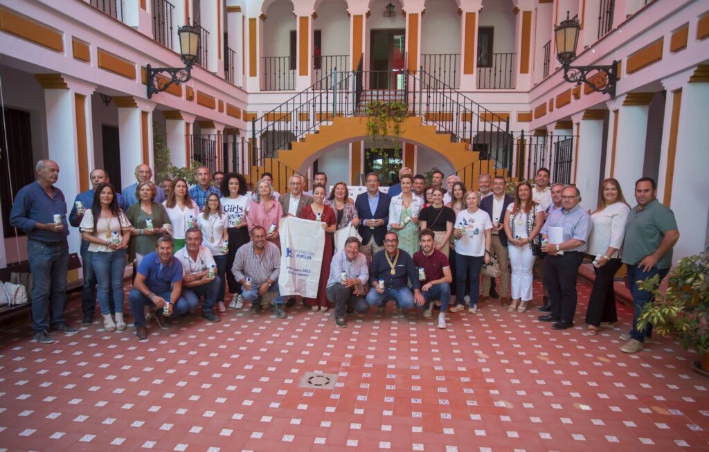 Agua del Camino 2023: Fundación Cajasol y Giahsa distribuyen más de 27.000 bricks entre las hermandades del Rocío
