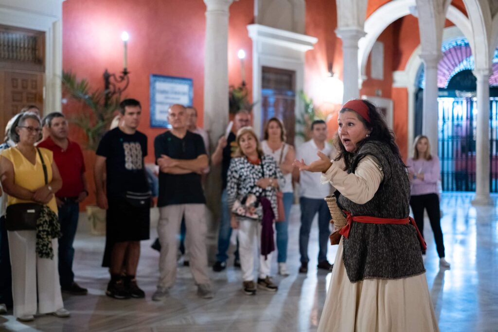 Gran aceptación de las visitas guiadas teatralizadas en la Fundación Cajasol durante la Noche en Blanco de Sevilla 2022