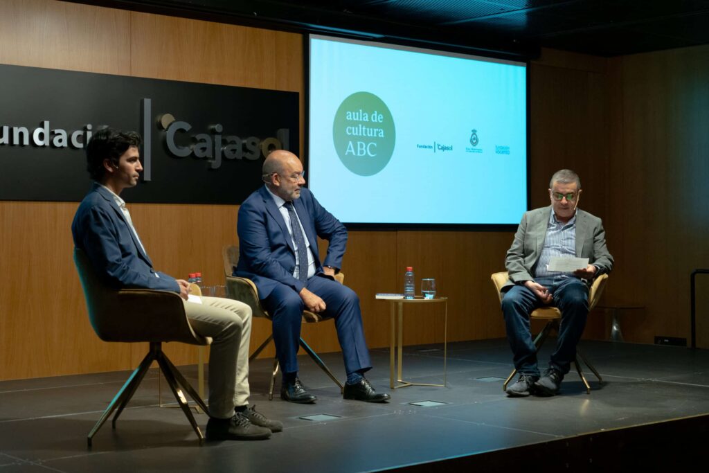 Ángel Expósito presenta en el Aula de Cultura ABC su libro “Mi abuela sí que era Feminista”