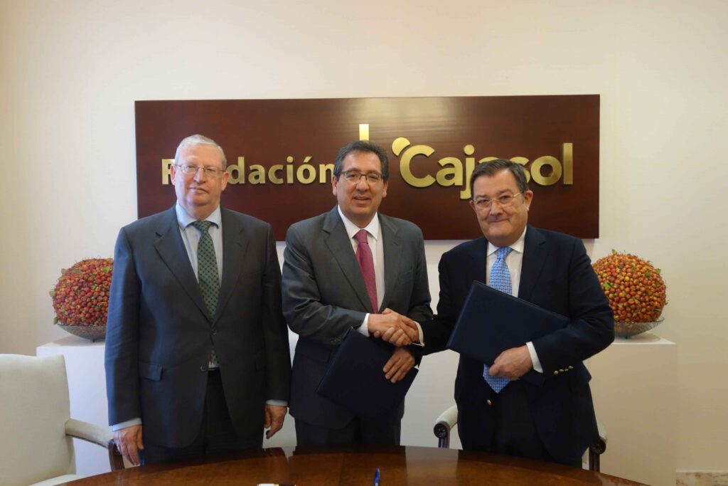 La Fundación Cajasol mantiene su compromiso con la Semana Santa a través del acuerdo con el Consejo General de Hermandades y Cofradías de Sevilla
