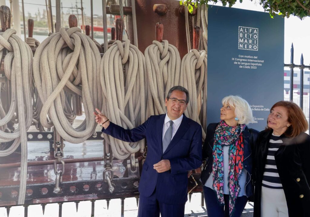 Antonio Pulido Gutiérrez y Teófila Martínez inauguran la exposición Alfabeto Marinero