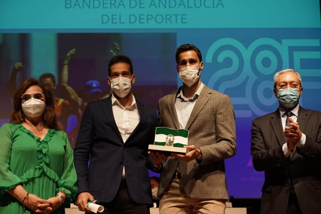 La Junta entrega las Banderas de Andalucía en la Fundación Cajasol