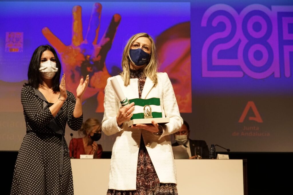 La Junta entrega las Banderas de Andalucía en la Fundación Cajasol