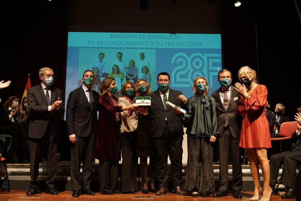 La Junta entrega las Banderas de Andalucía en la Fundación Cajasol