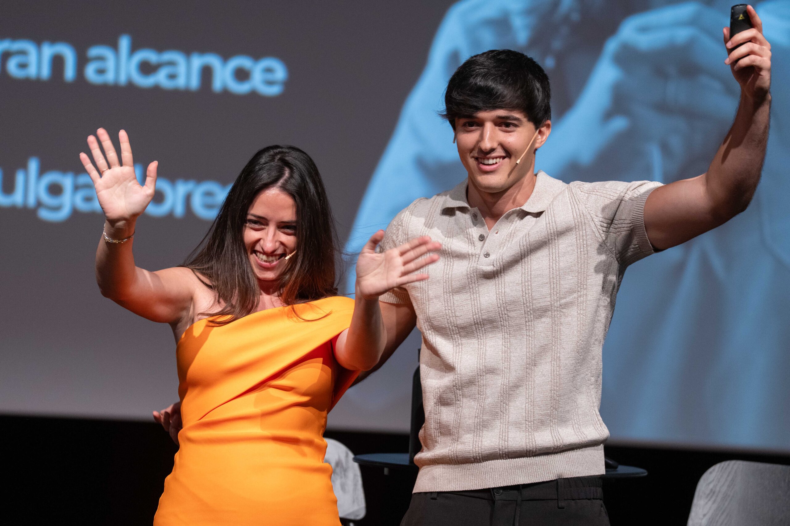 Sara Marín Berbell llena el Teatro Cajasol en 'Cajasol salud'