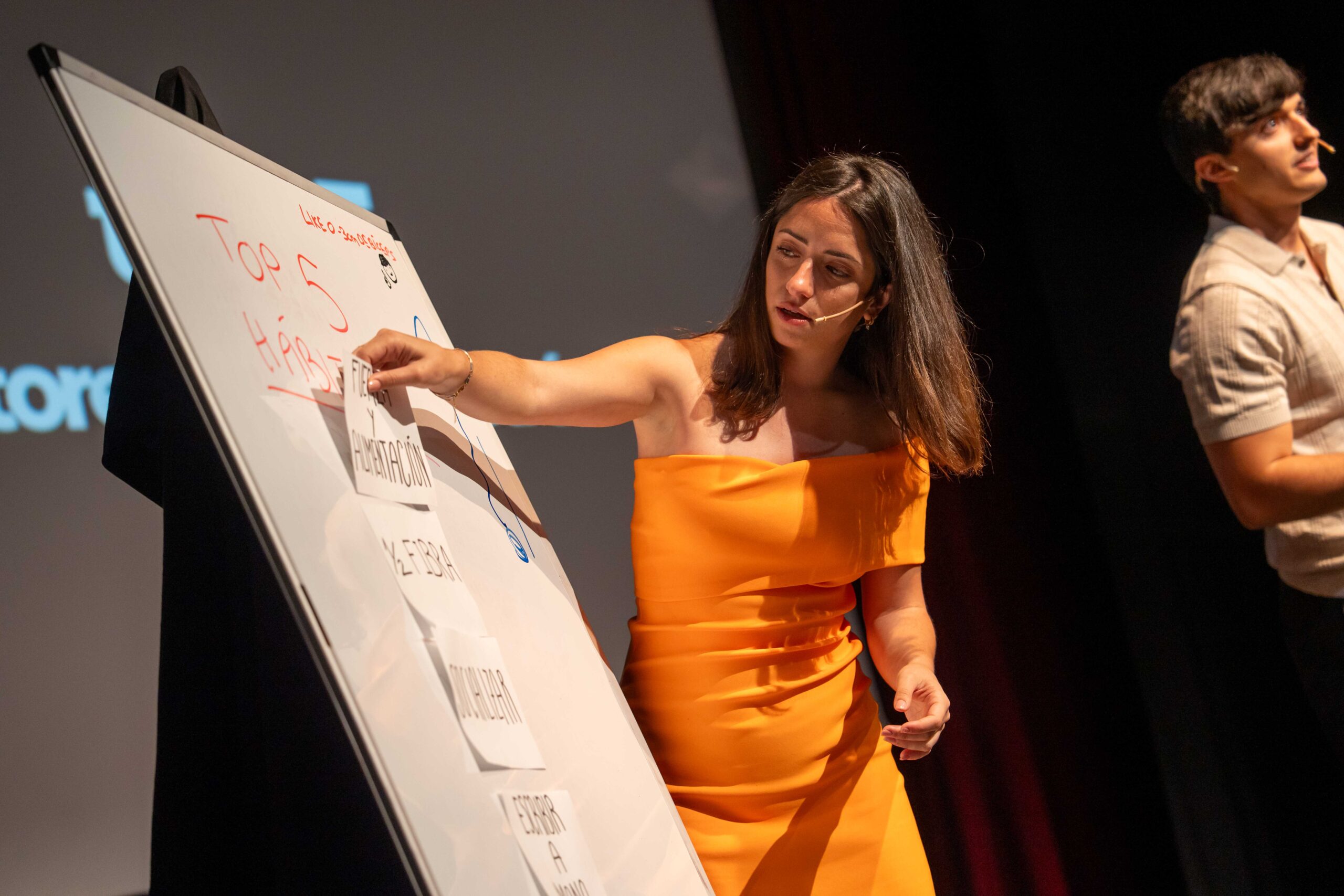 Sara Marín Berbell llena el Teatro Cajasol en 'Cajasol salud'