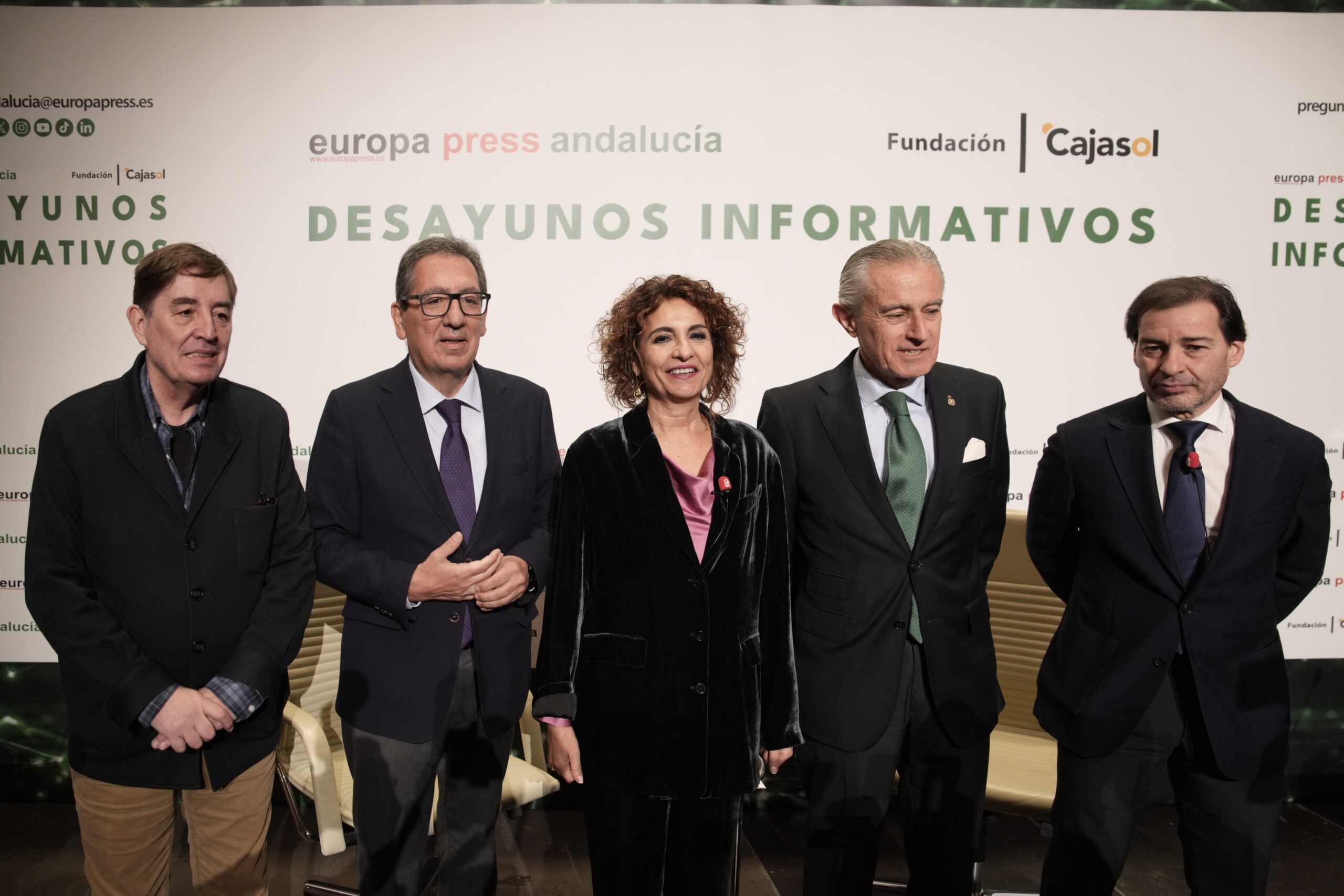 María Jesús Montero protagoniza los Desayunos Informativos de Europa Press en la Fundación Cajasol, con la presentación de Luis García Montero y la intervención de Antonio Pulido