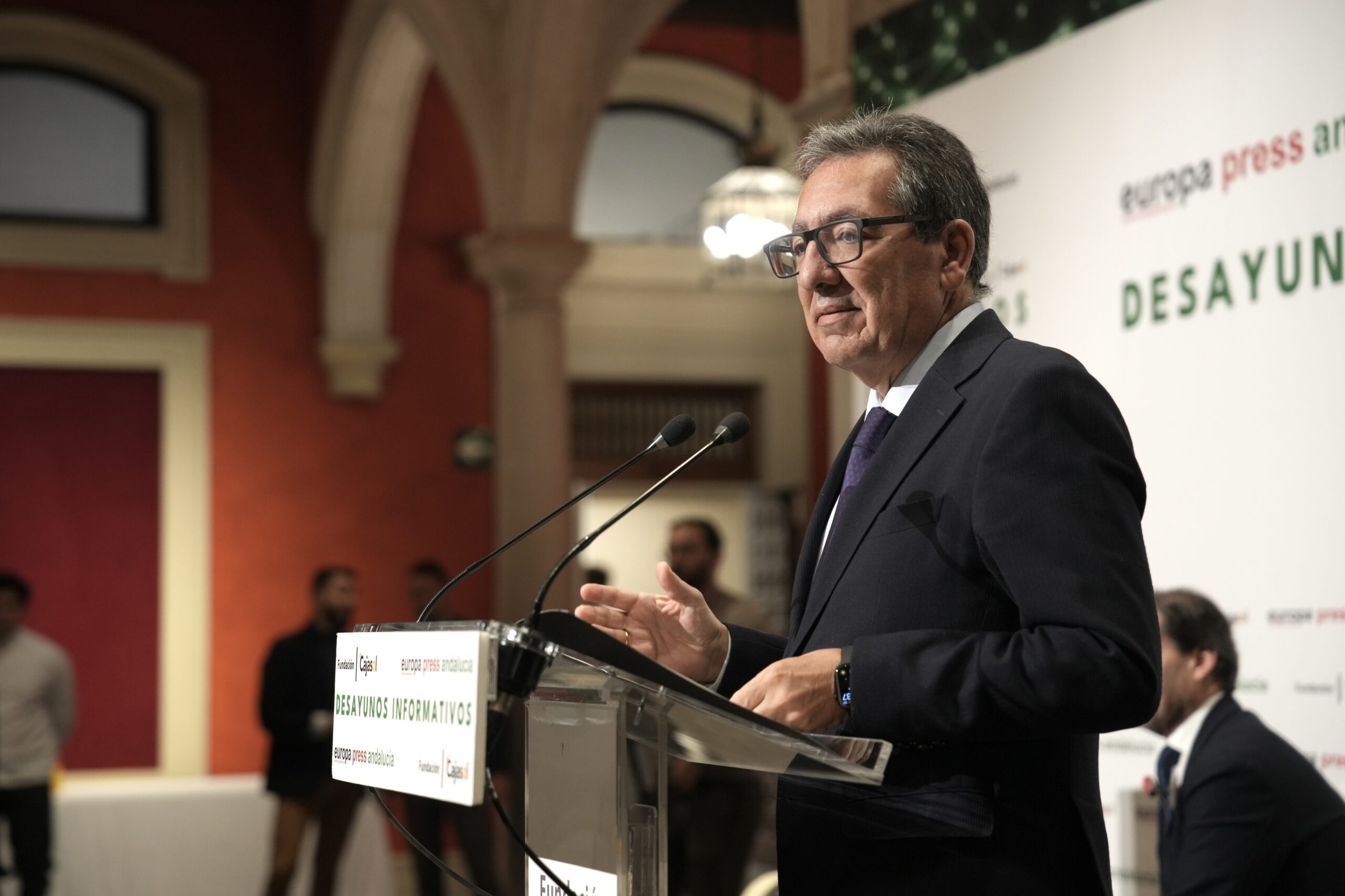 María Jesús Montero protagoniza los Desayunos Informativos de Europa Press en la Fundación Cajasol, con la presentación de Luis García Montero y la intervención de Antonio Pulido