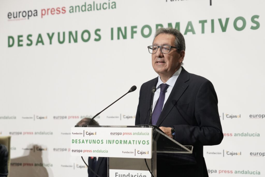 María Jesús Montero protagoniza los Desayunos Informativos de Europa Press en la Fundación Cajasol, con la presentación de Luis García Montero y la intervención de Antonio Pulido