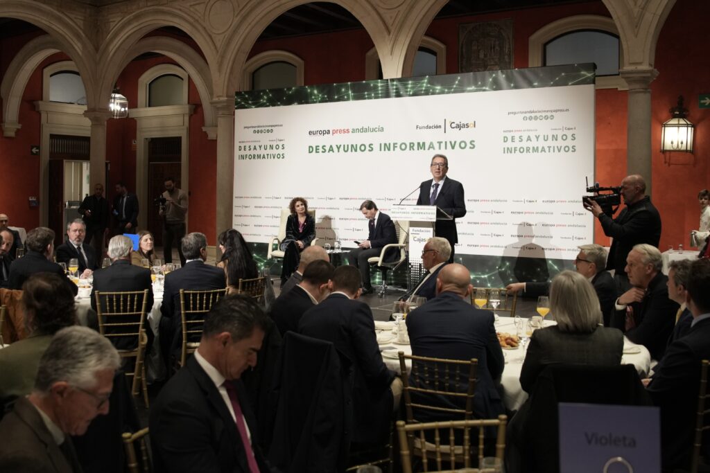 María Jesús Montero protagoniza los Desayunos Informativos de Europa Press en la Fundación Cajasol, con la presentación de Luis García Montero y la intervención de Antonio Pulido