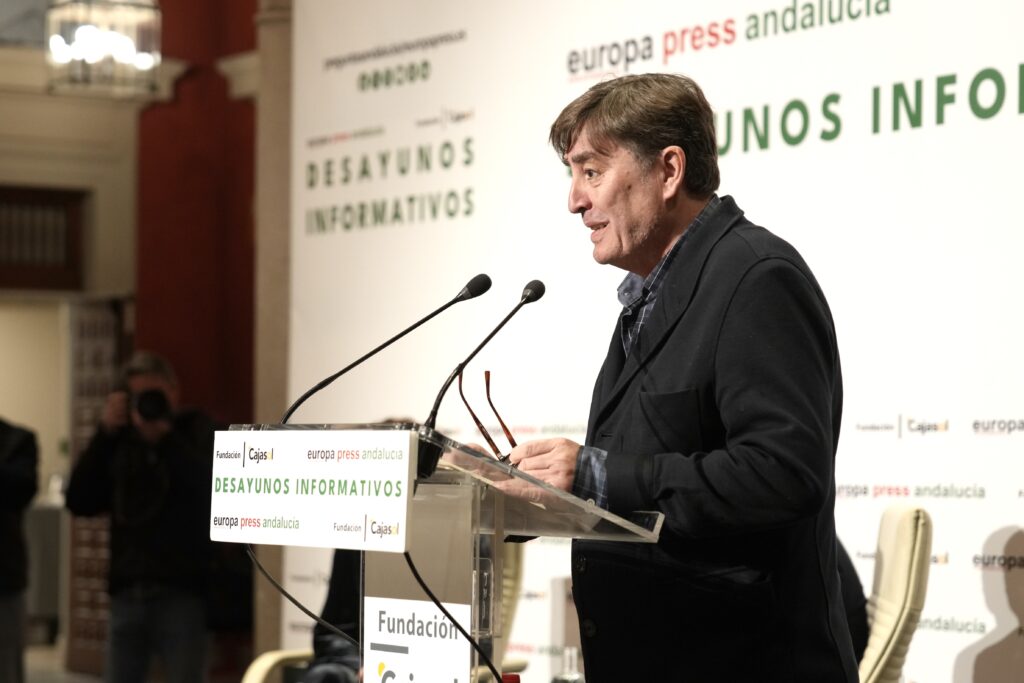 María Jesús Montero protagoniza los Desayunos Informativos de Europa Press en la Fundación Cajasol, con la presentación de Luis García Montero y la intervención de Antonio Pulido