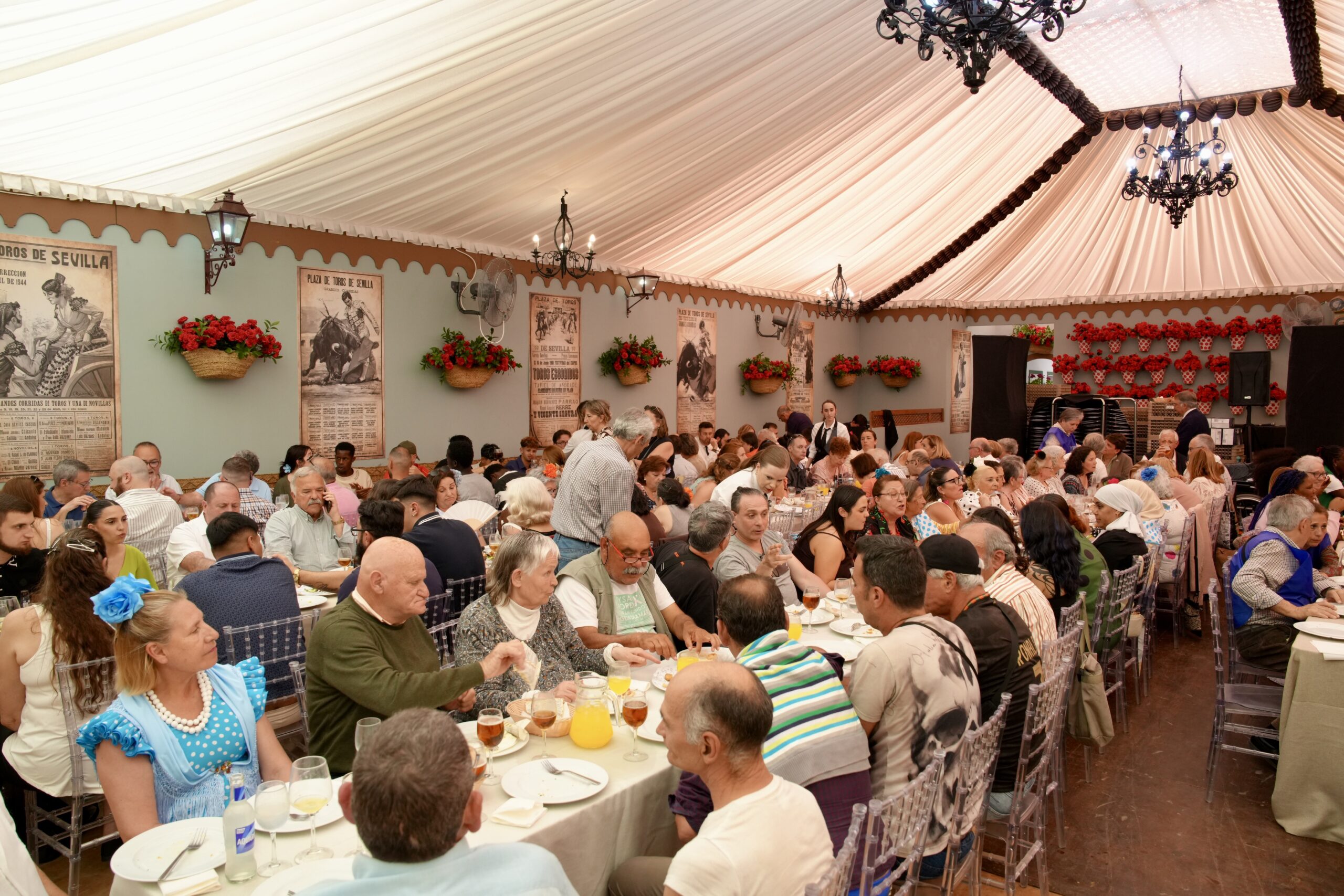 Almuerzo solidario de la Fundación Cajasol en la Feria de Sevilla