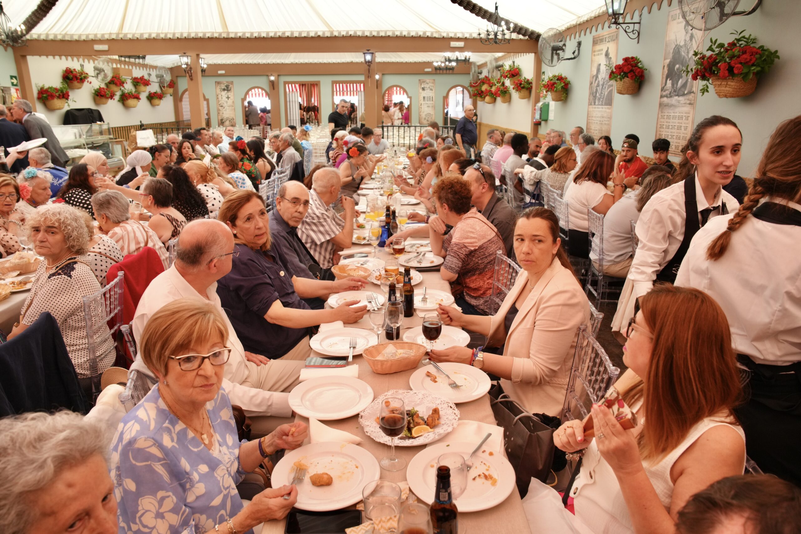 Almuerzo solidario de la Fundación Cajasol en la Feria de Sevilla
