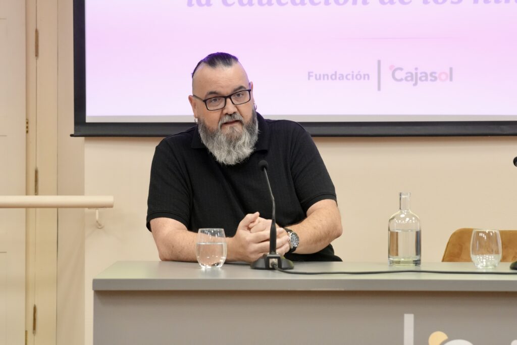 David Pastor Vico analiza el individualismo en la educación