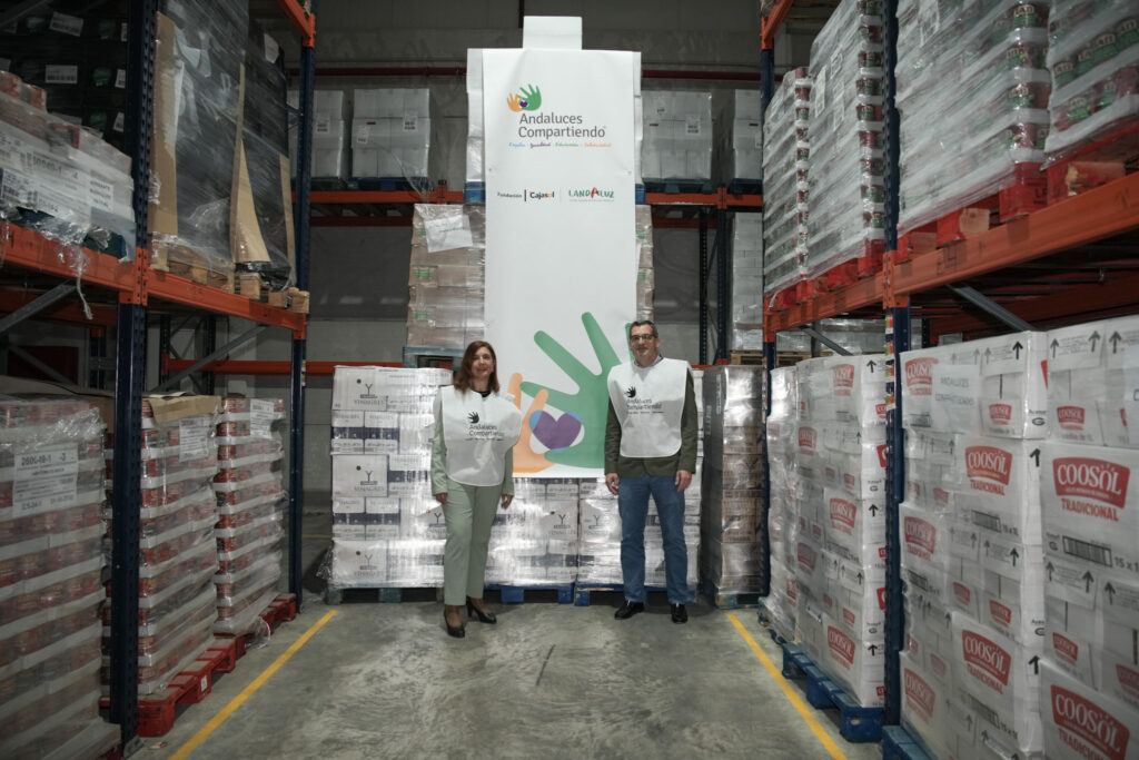 La Fundación Cajasol impulsa, junto a LANDALUZ, una nueva donación de más de 175.000 kilos de alimentos a través del programa Andaluces Compartiendo