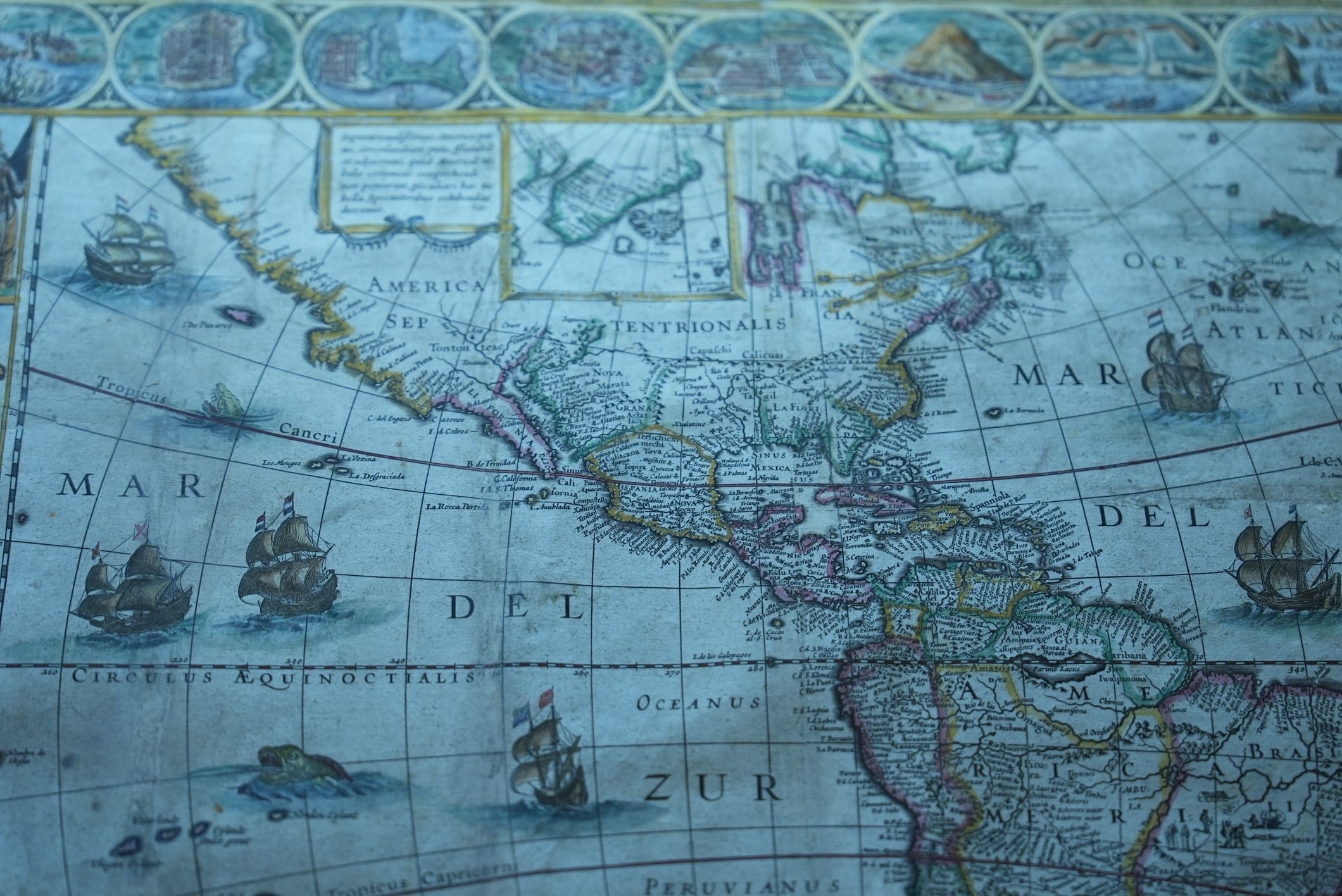 Antonio Pulido en la inauguración de Mapas. Patrimonio cartográfico en Sevilla de los siglos XV al XVIII en Cajasol Sevilla