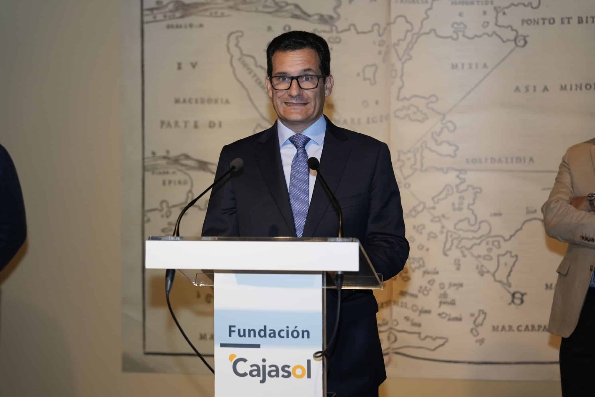 Antonio Pulido en la inauguración de Mapas. Patrimonio cartográfico en Sevilla de los siglos XV al XVIII en Cajasol Sevilla