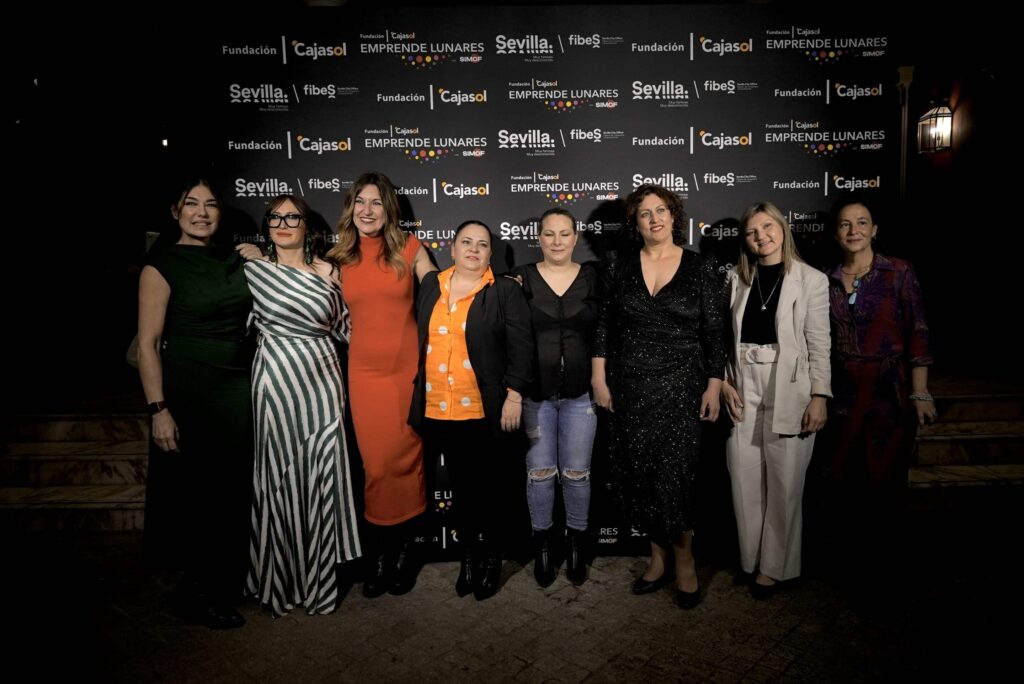 Ocho diseñadoras de Emprende Lunares presentan sus colecciones en la Fundación Cajasol