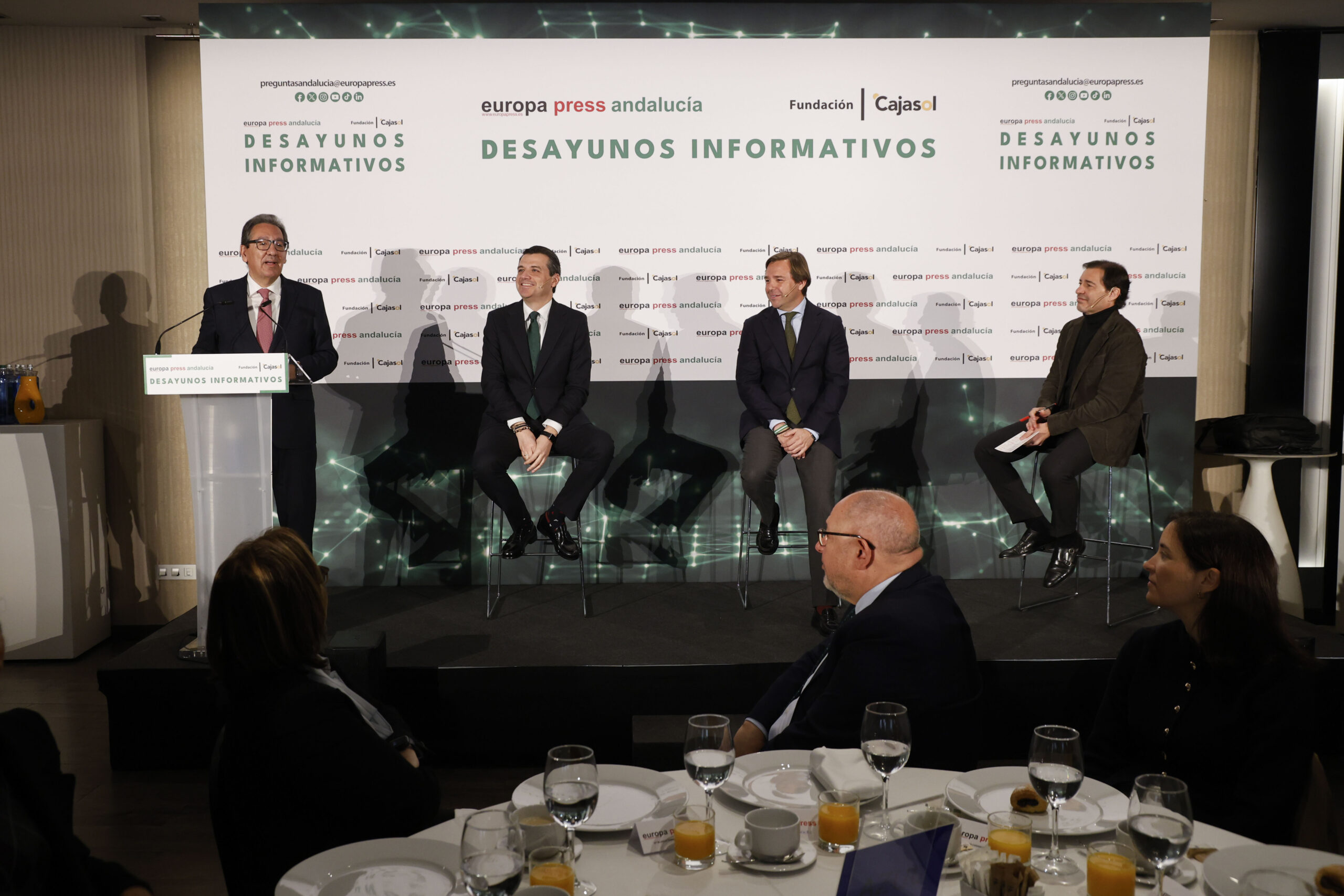 Desayuno Informativo con Antonio Repullo y José María Bellido