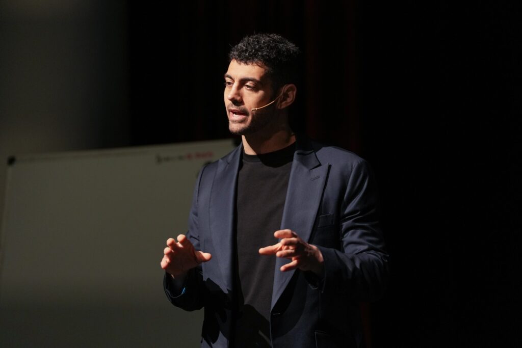 El Doctor Abellán inaugura "esferasalud" en la Fundación Cajasol