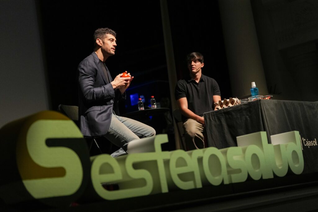 El Doctor Abellán inaugura "esferasalud" en la Fundación Cajasol