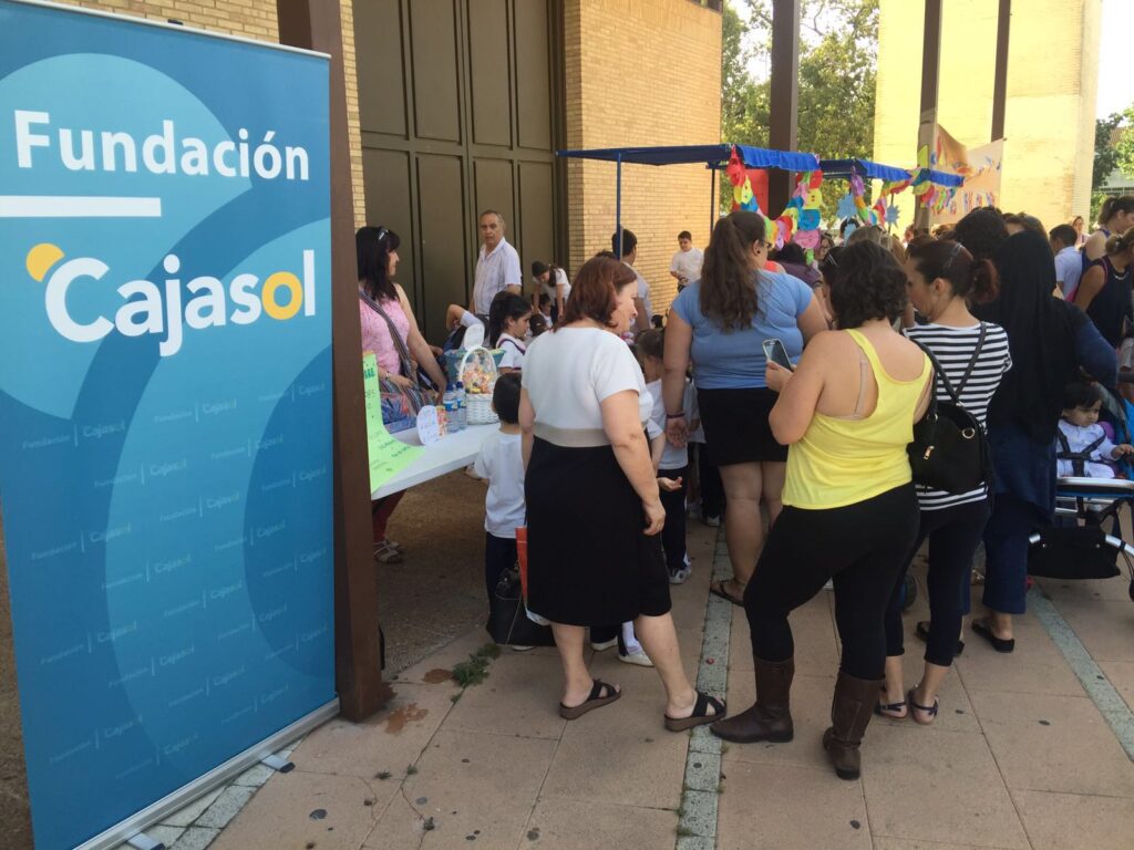 La Fundación Cajasol apoya el I Mercado Solidario de Cooperativas Escolares en Huelva