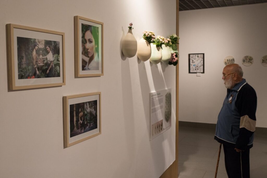 La tradición de los Patios de Córdoba, un arte expuesto en la Fundación Cajasol