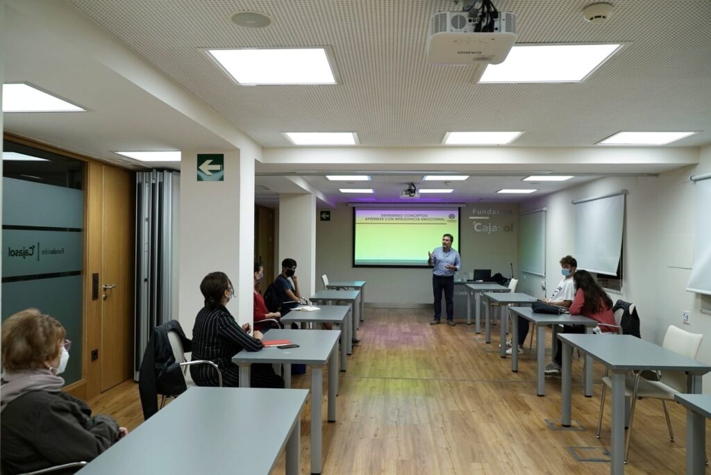 Talleres de Salud Emocional y Bienestar Mental en la Fundación Cajasol