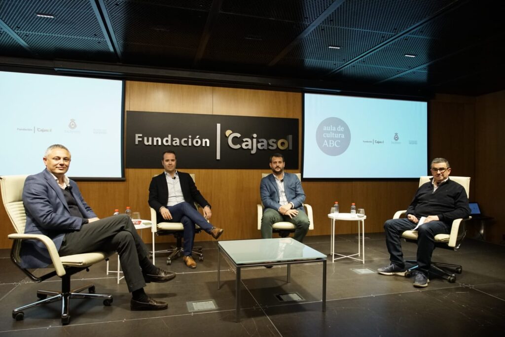Juan Fernández-Miranda y Javier Chicote presentan “El jefe de los espías” en el Aula de Cultura ABC en Fundación Cajasol
