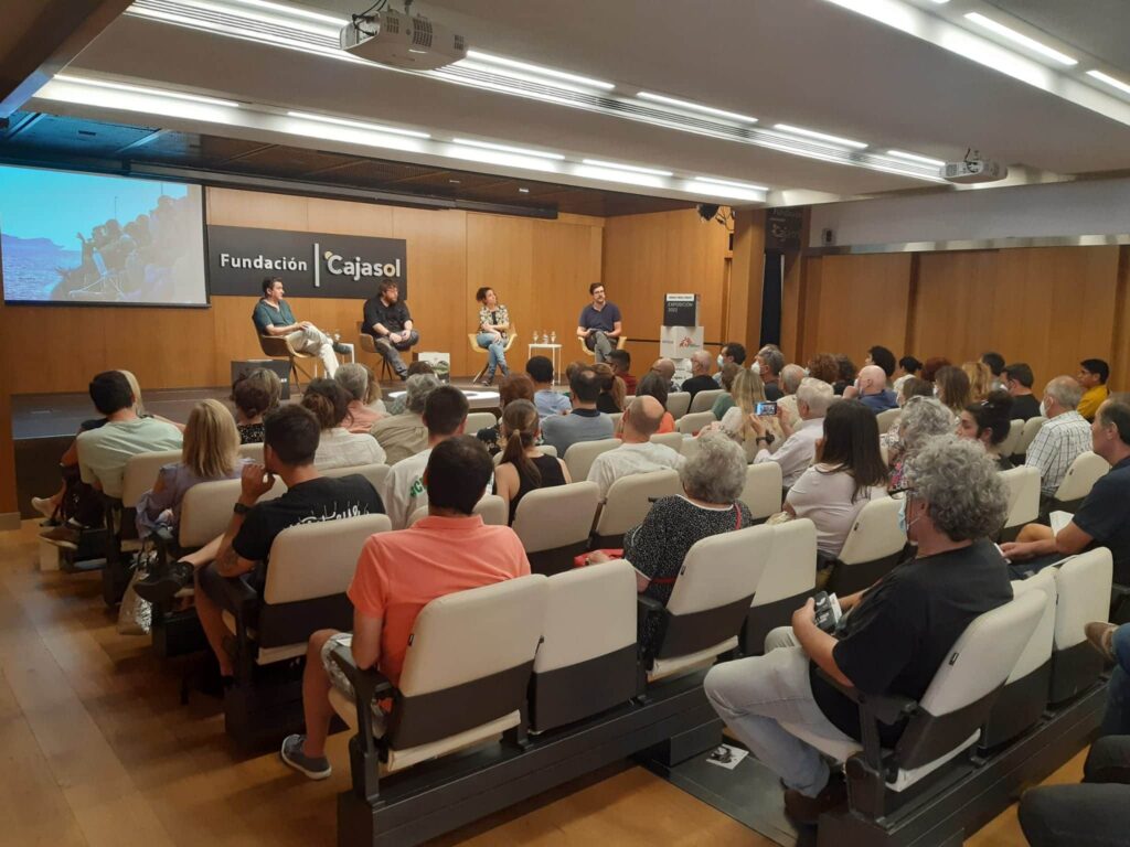 La Fundación Cajasol acoge una mesa redonda sobre ‘Fotoperiodismo en tiempos de guerra’