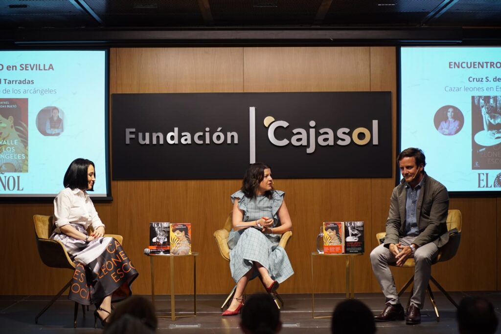 Encuentro literario protagonizado por Cruz S. de Lara y Rafael Tarradas en Fundación Cajasol