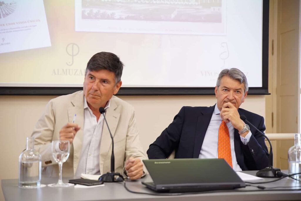 César Saldaña presenta ‘El libro de los vinos de Jerez’ en Fundación Cajasol