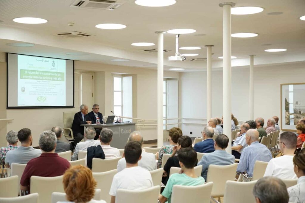 Magnífico arranque del Ciclo de Conferencias Científicas, en Fundación Cajasol