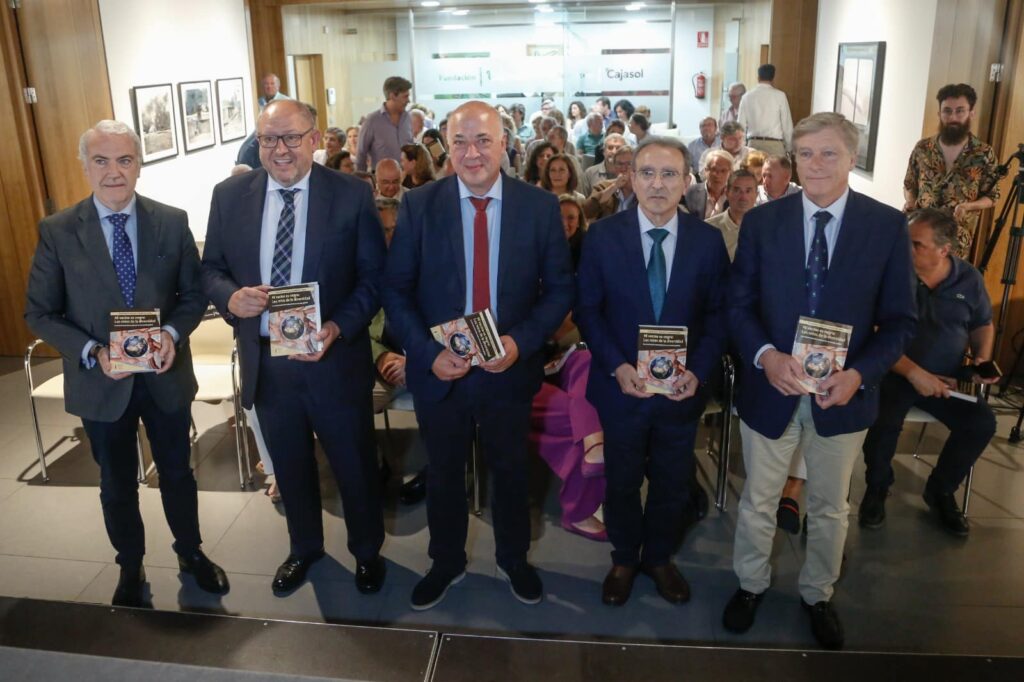 La Fundación Cajasol acoge la presentación de un libro de Francisco García-Calabrés  editado por Ánfora Nova