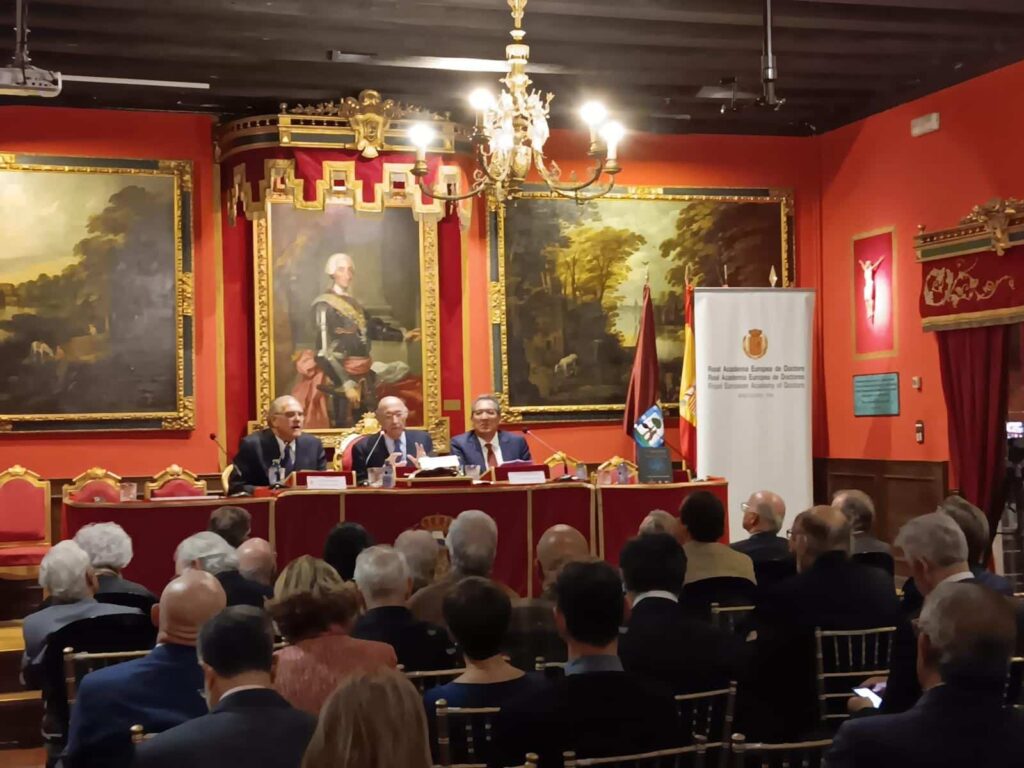 Antonio Pulido asiste a la presentación de 2023 Retos Vitales para una nueva era de la RAED