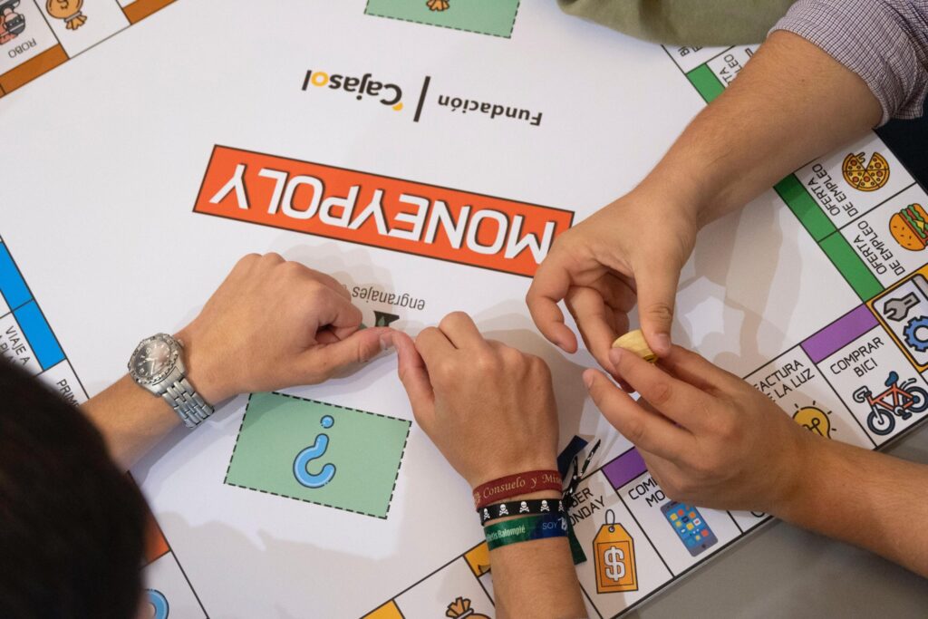 Gran éxito del nuevo taller de Educación Financiera «MoneyPoly»