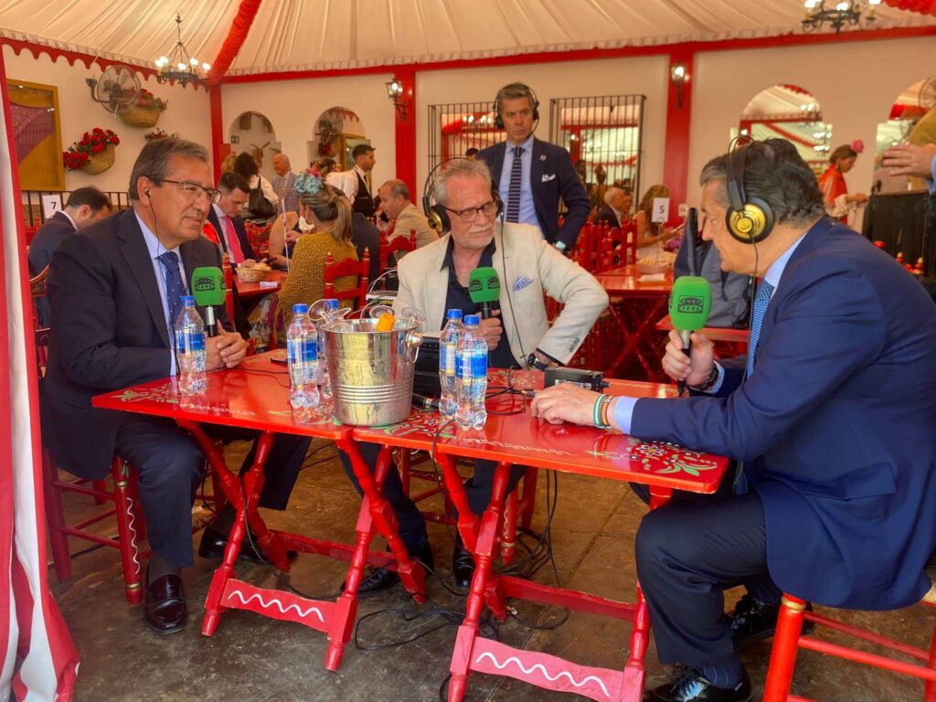 Andalucía en la Onda, desde la Caseta de la Fundación Cajasol, con Antonio Sanz y Antonio Pulido