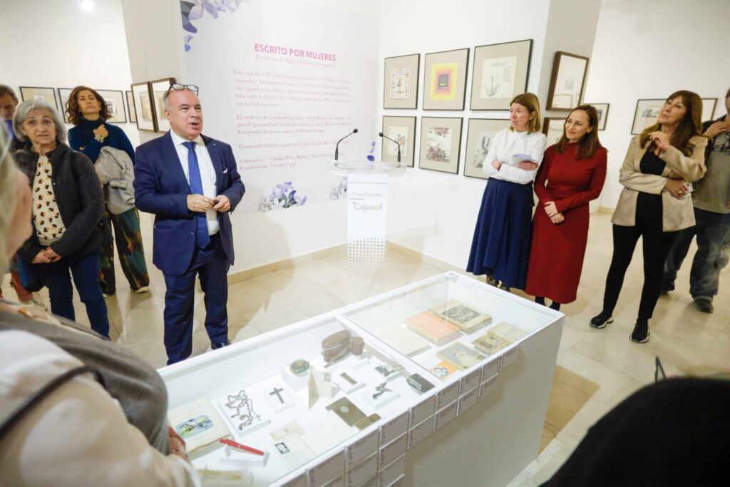 La Fundación Cajasol inaugura en Cádiz la exposición “Escrito por mujeres. Escritoras del Siglo XX en español”