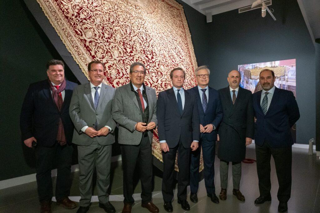 ‘Bajo un manto de Amor’, exposición de la restauración del manto procesional de Nuestra Señora del Socorro