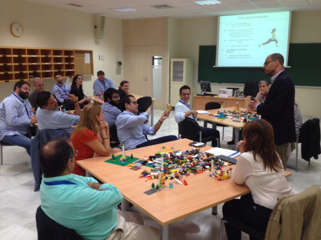 El Instituto de Estudios Cajasol celebra la 6ª Jornada de Proyectos Exitosos con Lego Serious Play