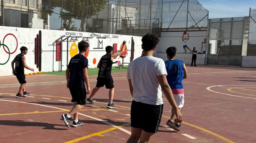Jornada de convivencia con la Fundación Real Madrid en centros de menores de Sevilla