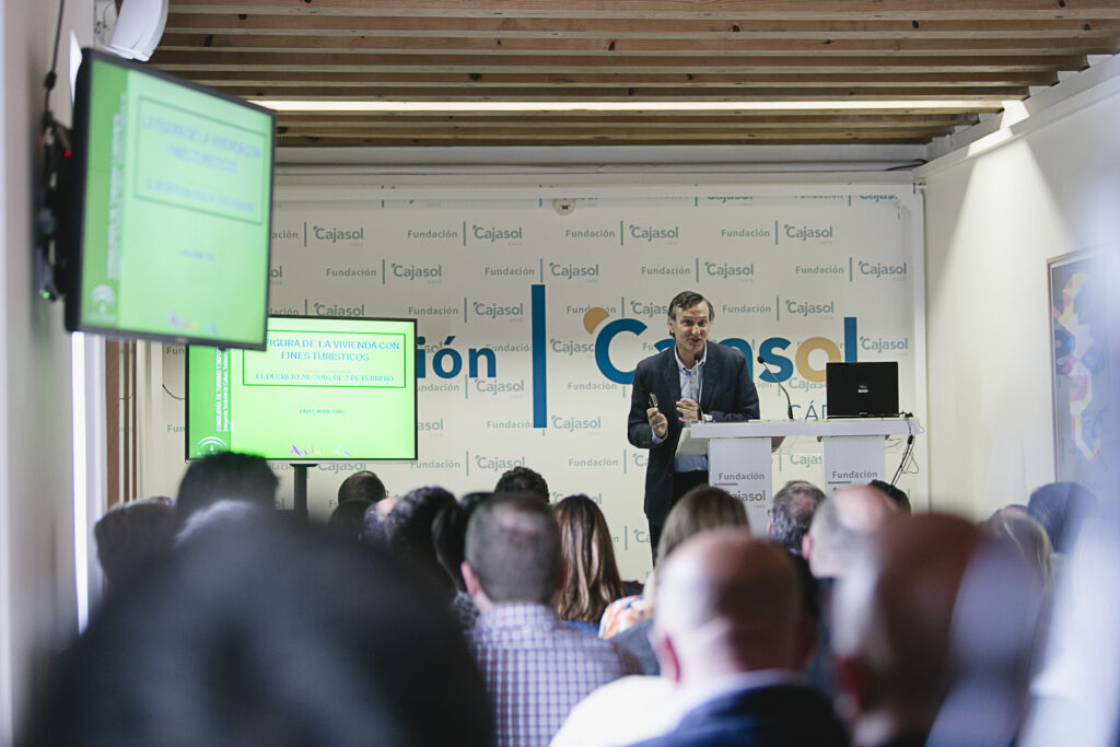 Jornada informativa sobre el nuevo decreto de viviendas con fines turísticos de Andalucía