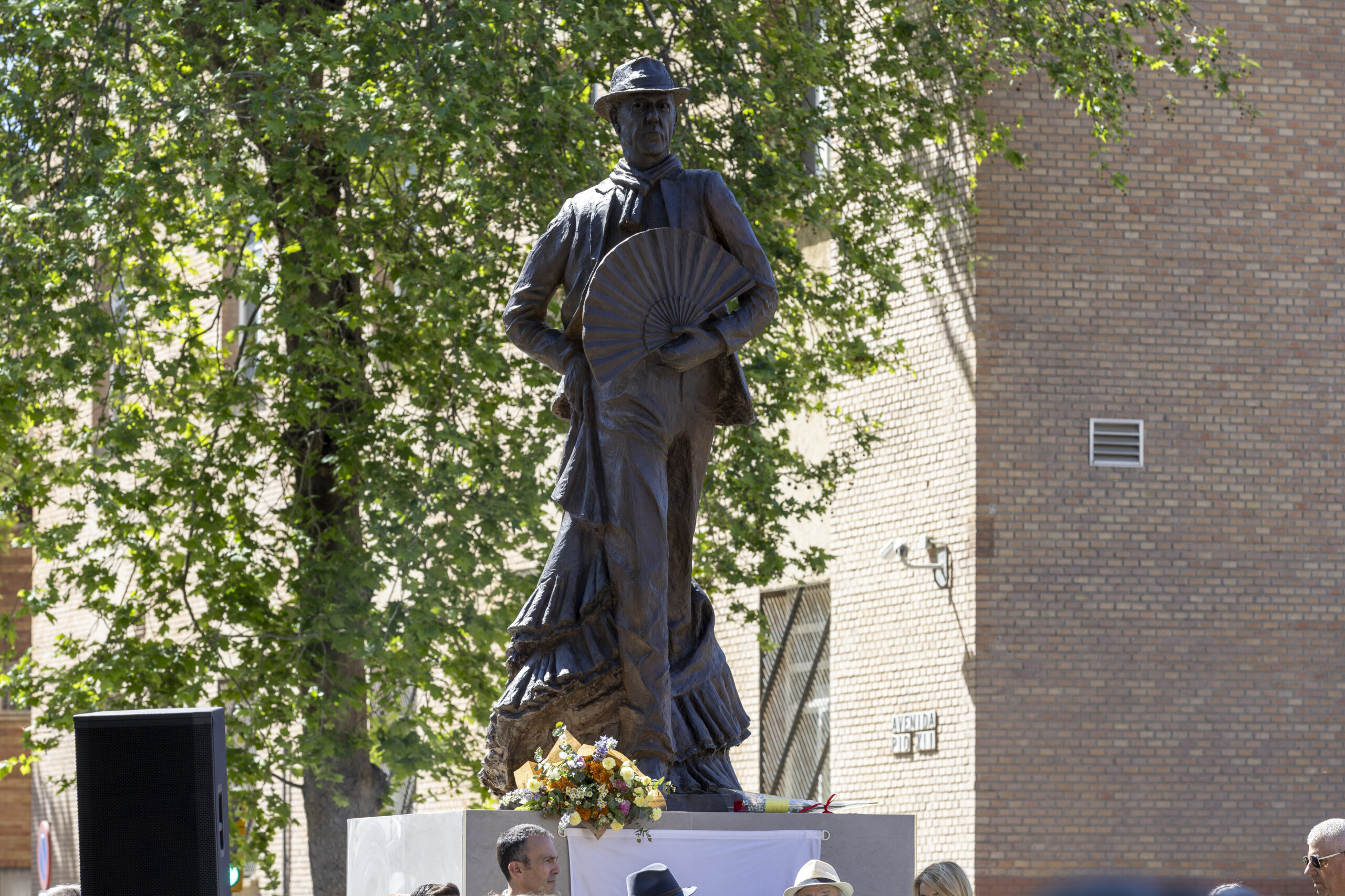 La Moni ya tiene su escultura en Huelva con el apoyo de la Fundación Cajasol
