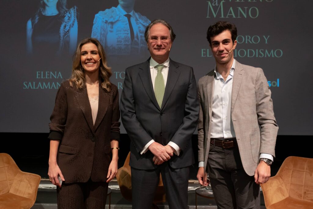 El matador de toros Tomás Rufo y la periodista Elena Salamanca protagonizan una nueva edición de los Mano a Mano de la Fundación Cajasol.