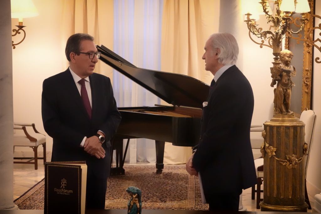 Antonio Pulido recibe el Máster de Oro del Real Fórum de Alta Dirección