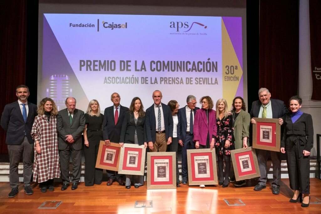 Lourdes Lucio y Lucrecia Hevia reciben el XXX Premio de la Comunicación de la Asociación de la Prensa de Sevilla