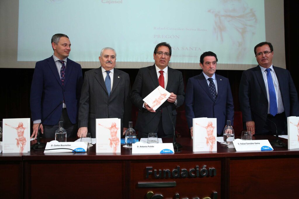 Rafael González-Serna presenta la edición impresa de su Pregón de la Semana Santa de Sevilla 2016 en la Fundación Cajasol 