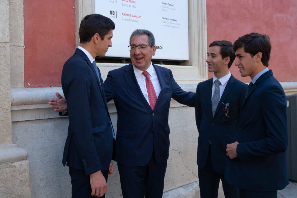 Antonio Pulido recibe a los tres finalistas del Circuito de Novilladas de Andalucía 2023